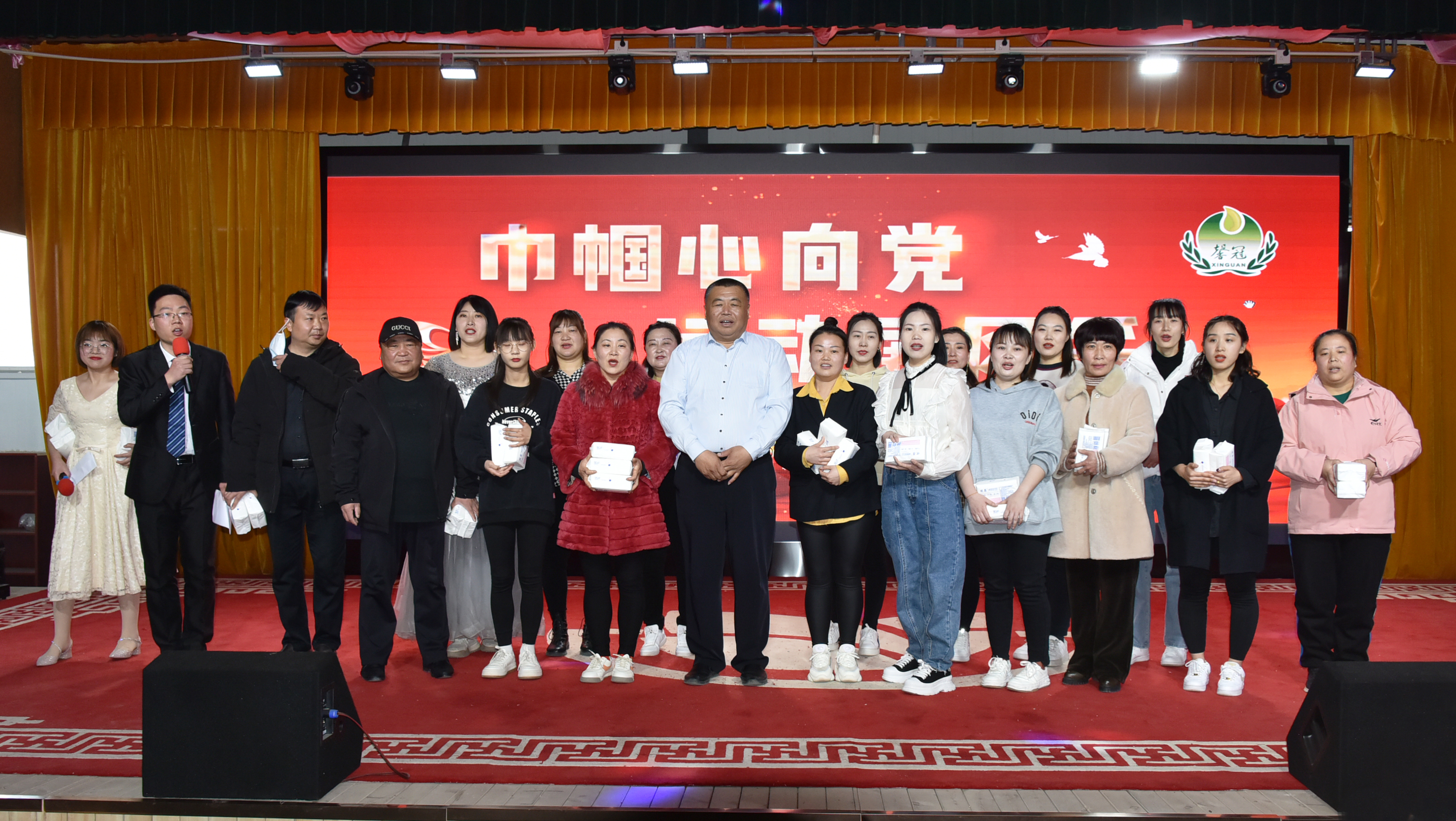 巾幗心向黨，運(yùn)動展風(fēng)采